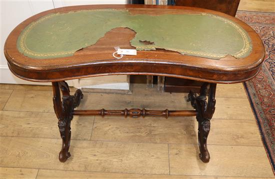 A VIctorian mahogany kidney shaped table W.104cm